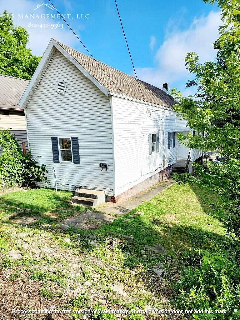 3 bed, $995 — Photo 1