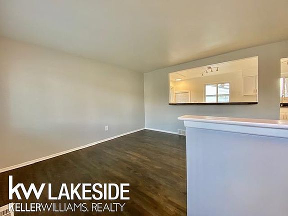 3rd image of 22904 Violet St