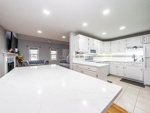3rd image of 51 Larch Lane