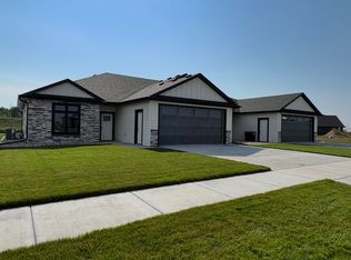 207 Duck Trl, Hartford, SD 57033