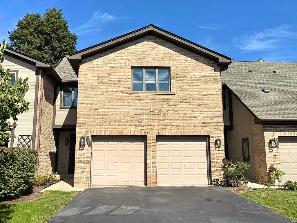 3 bed, 2.5 bath, 1867 sqft, $3,000 — Photo 1