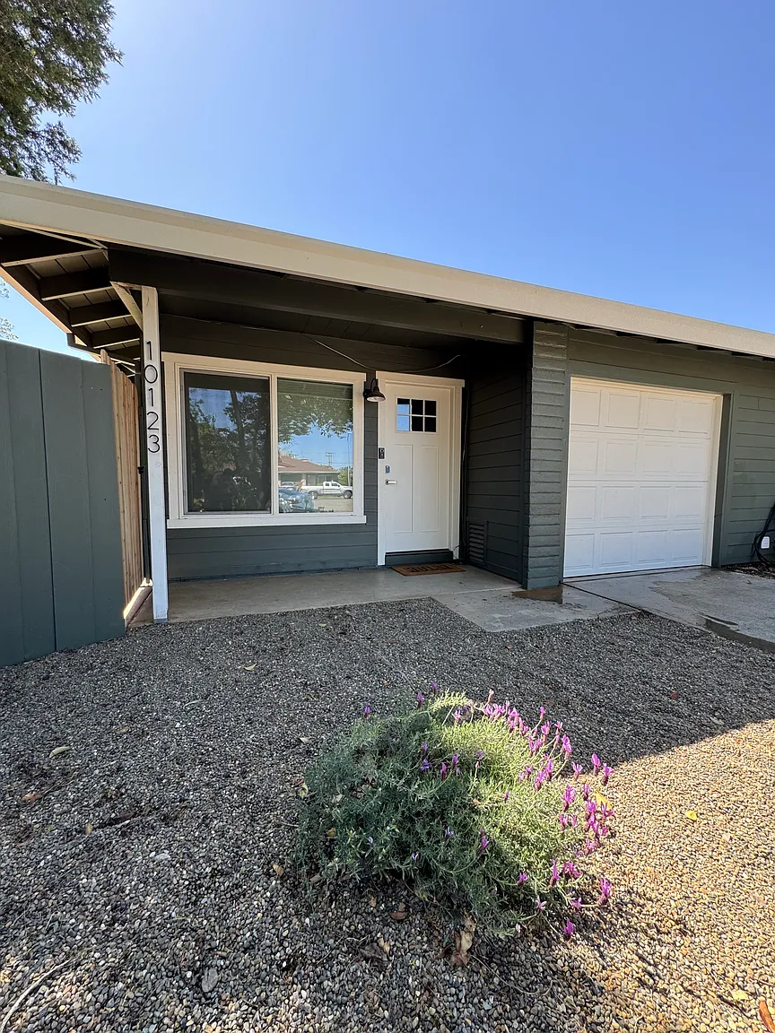10123 Crawford Way photo 1