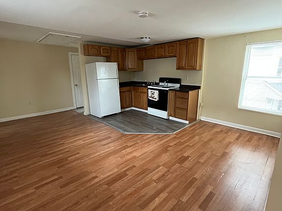 4th image of 111 Truman St #6