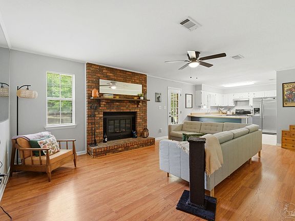 5th image of 150 Emmons Ln