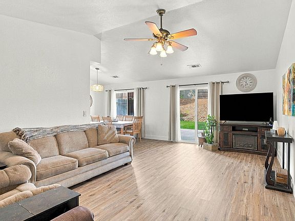 3rd image of 1005 Grouse Dr