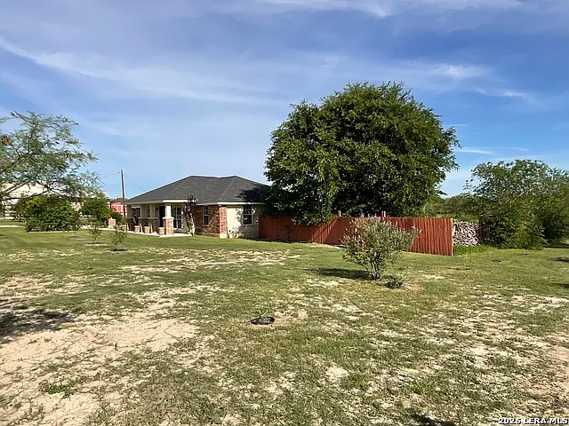 4 bed, 3.0 bath, 2048 sqft, $2,400 — Photo 4