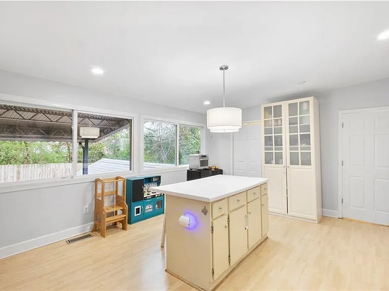 207 N 12th St — Photo 11