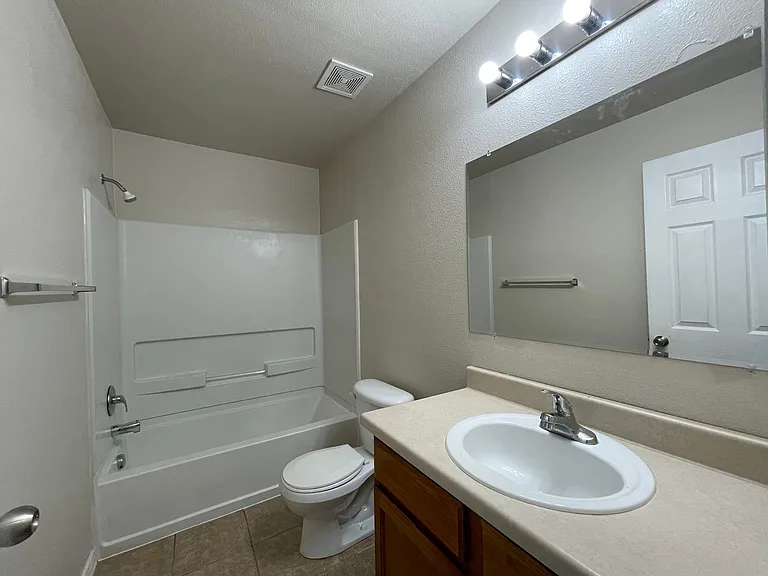 5730 Golf Hts #1 — Photo 21