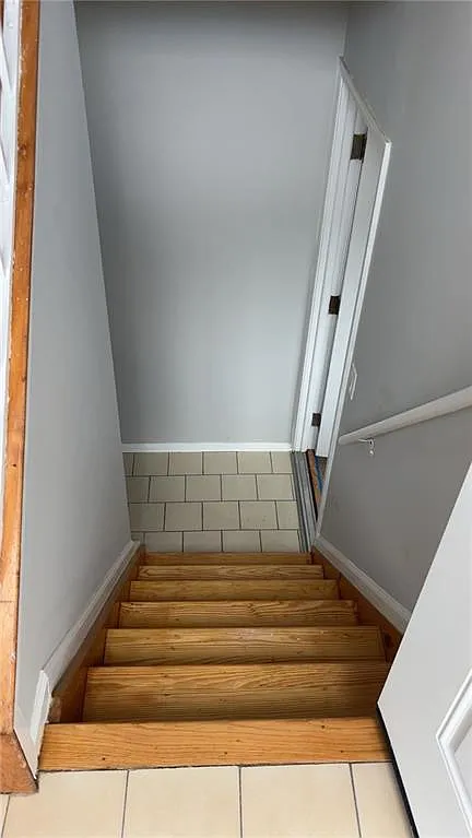 4 bed, 3.0 bath, 2500 sqft, $3,500 — Photo 2