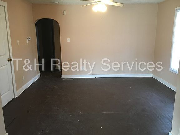 4th image of 3710 N Kenwood Ave