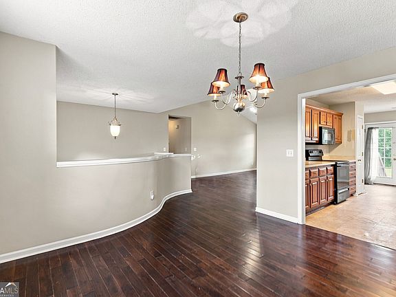 4th image of 10 Seay Dr SE