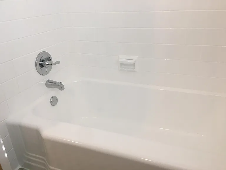 Main floor full bathroom