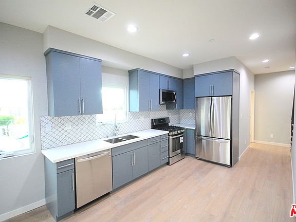 3rd image of 648 N Serrano Ave #A