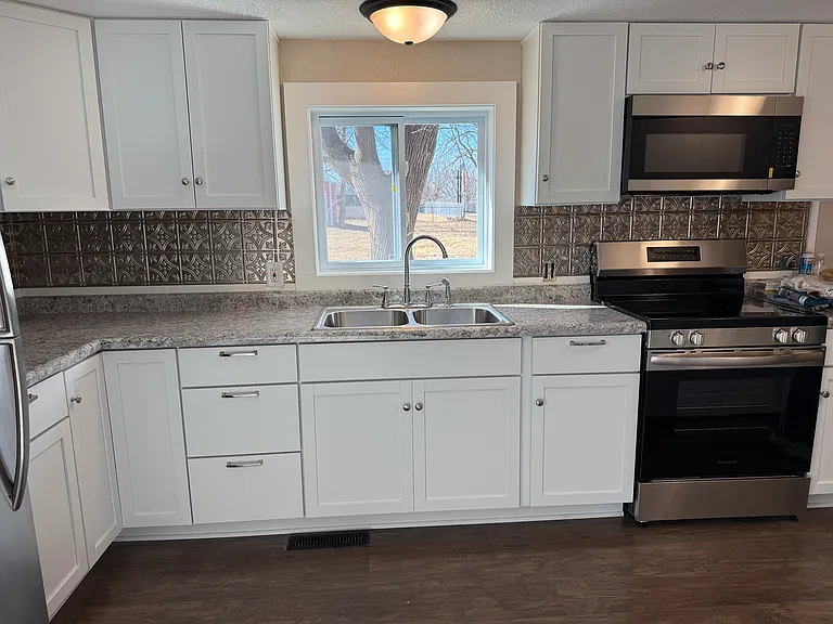 704 Walnut St — Photo 8