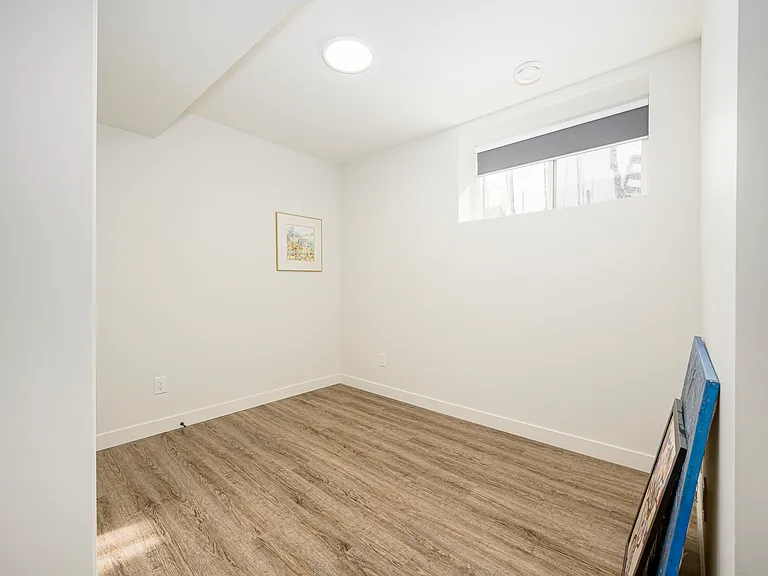 1034 A Clarence Ave — Photo 14