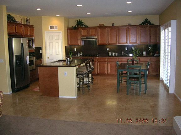Granite Counter, SS Appliances!