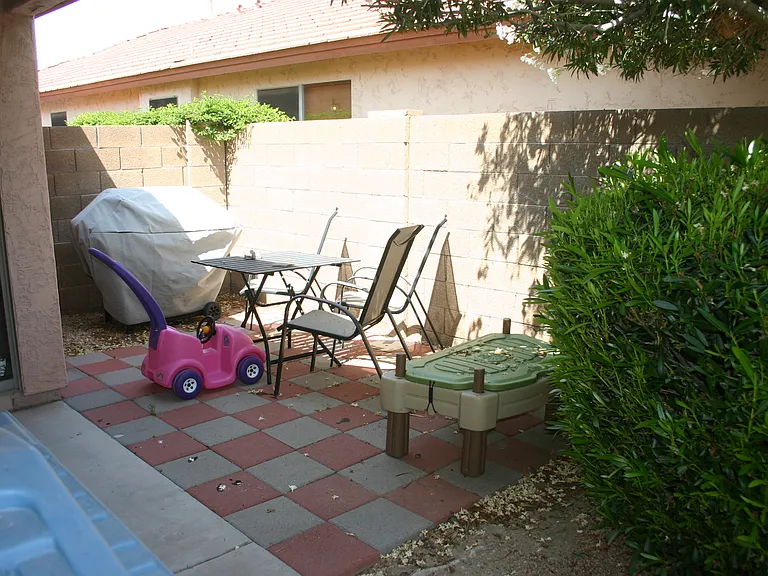 E Mossman Rd — Photo 9
