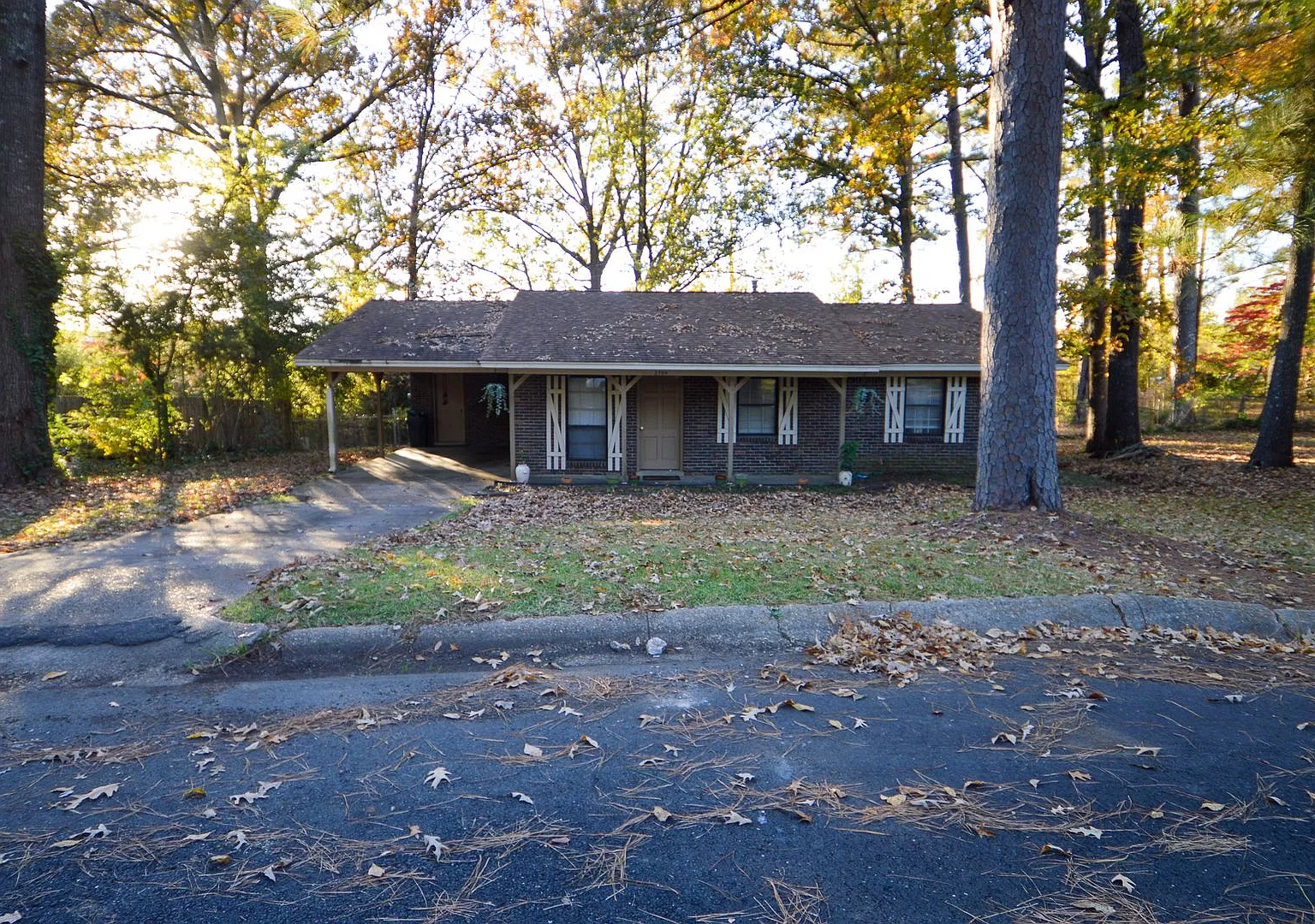 2709 Persimmon Dr — Photo 1