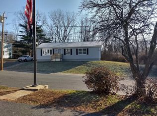 38 North St, Hardwick, MA 01082