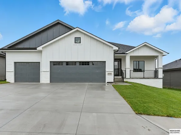 16718 Mormon St, Bennington, NE 68007