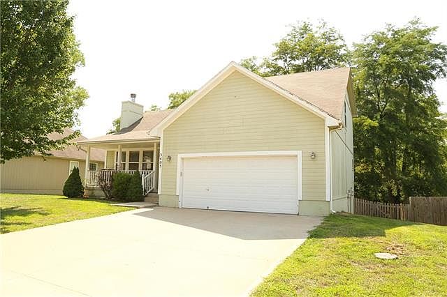 1st image of 3405 SE Adams Dr