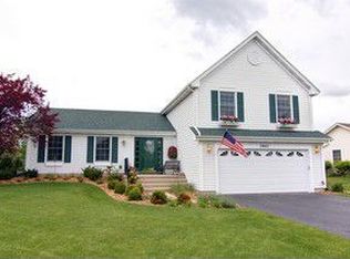 1042 Woodlake Dr, Carol Stream, IL