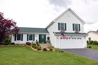 1042 Woodlake Dr photo 1