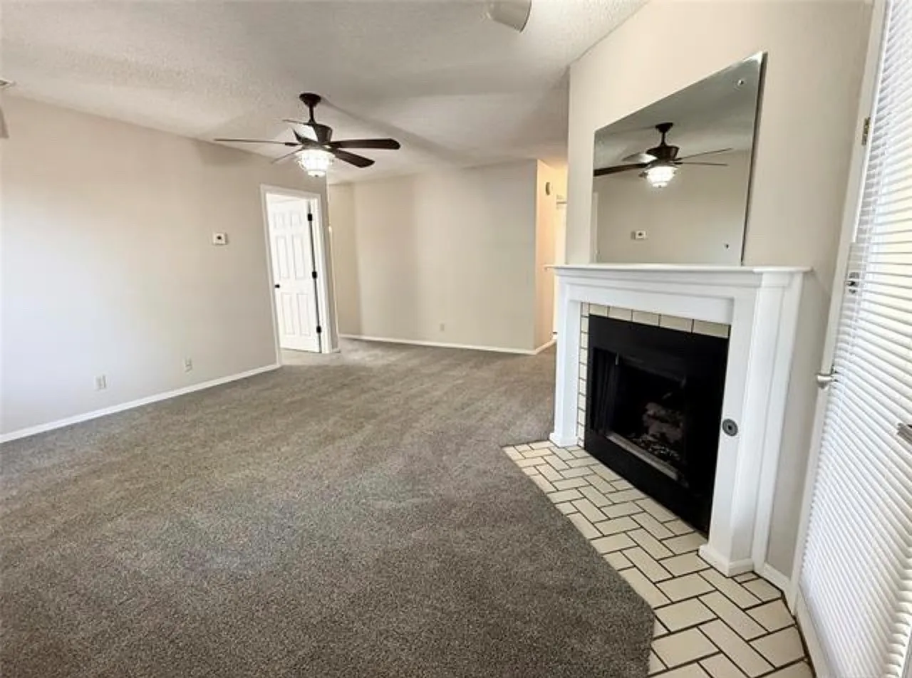 2 bed, 1.0 bath, 1002 sqft, $1,150 — Photo 3