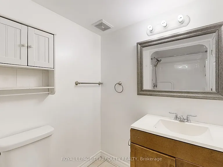 246 Elizabeth St — Photo 14