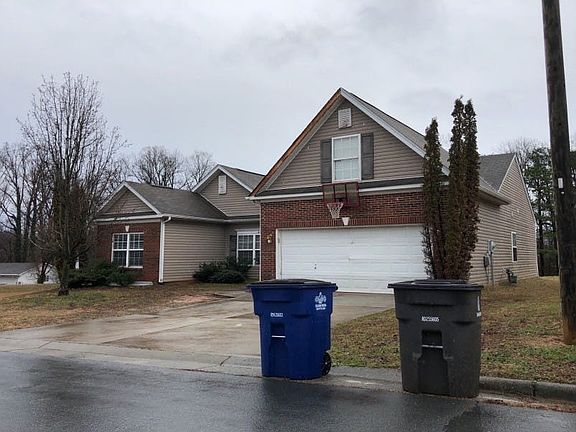 3rd image of 405 Bangor Dr