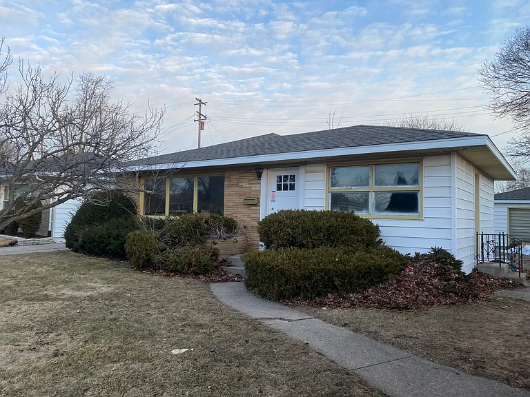 1012 Cedar Creek St — Photo 1