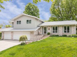1809 E Edgewood Rd, Sioux Falls, SD 57103