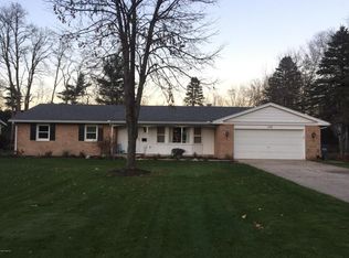 129 Lakeview Ter, Paw Paw, MI 49079