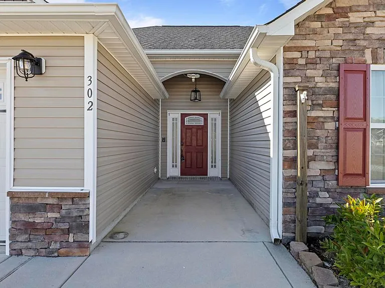 302 Aquamarine Cir — Photo 2