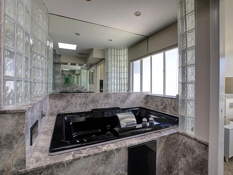 2911 Ocean Front Walk — Photo 16