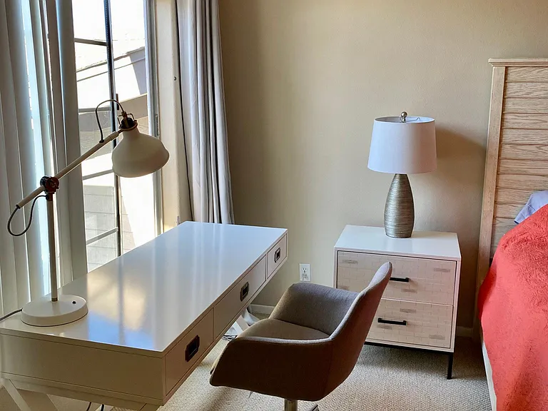 Desk in the 2nd bedroom