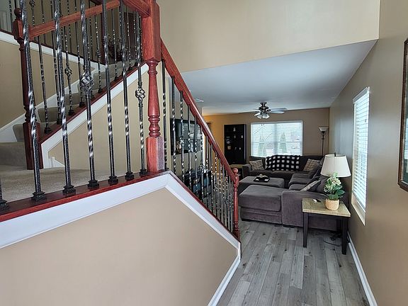 3rd image of 1422 Carlisle Ln