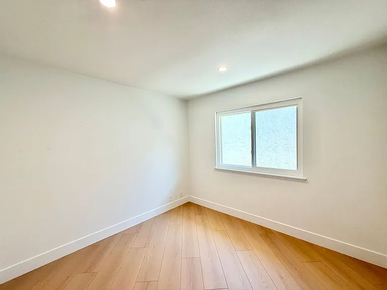 21676 Superior Ln — Photo 25