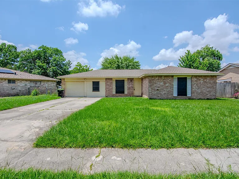 9311 Golden Wood Ln — Photo 1
