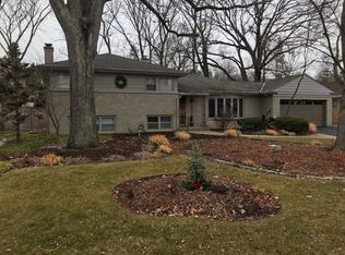 1240 Wendy Dr, Northbrook, IL