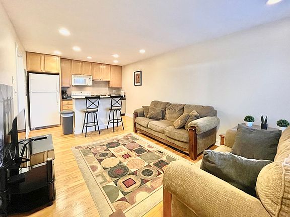 2nd image of 5225 N Ashland Ave APT 2E