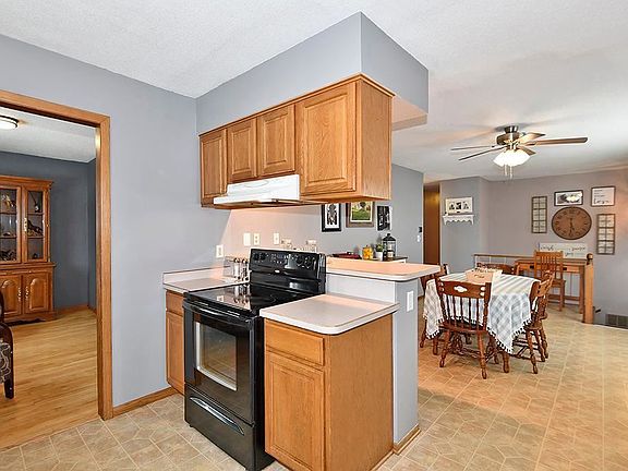 5th image of 523 15th St NE