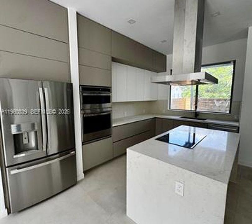 1st image of 3204 Plaza St #0