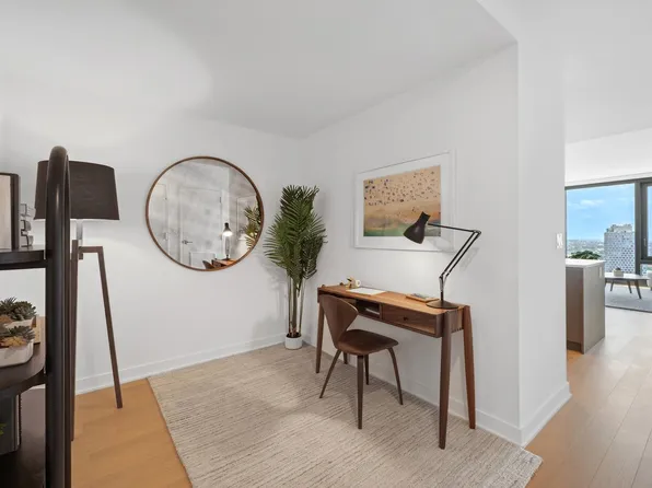 18 Sixth Avenue image 1 of 33