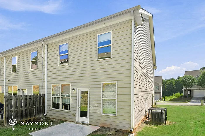 3 bed, 2.5 bath, 1432 sqft, $1,845 — Photo 3