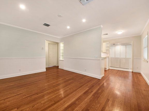 3rd image of 514 W Ocean Ave