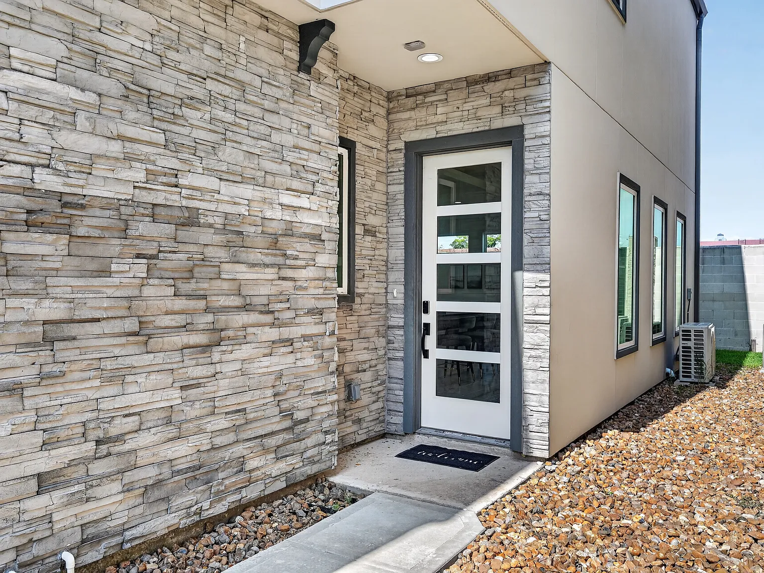 3 bed, 2.5 bath, 2181 sqft, $5,750 — Photo 4