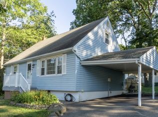 9 Beacon Rd, Hopatcong, NJ 07843