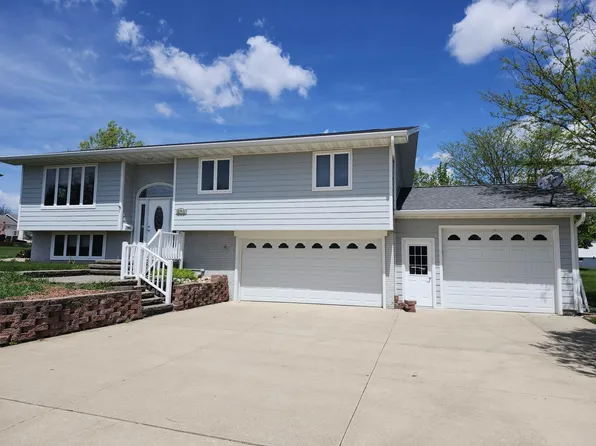 803 4th Ave, Parkersburg, IA 50665