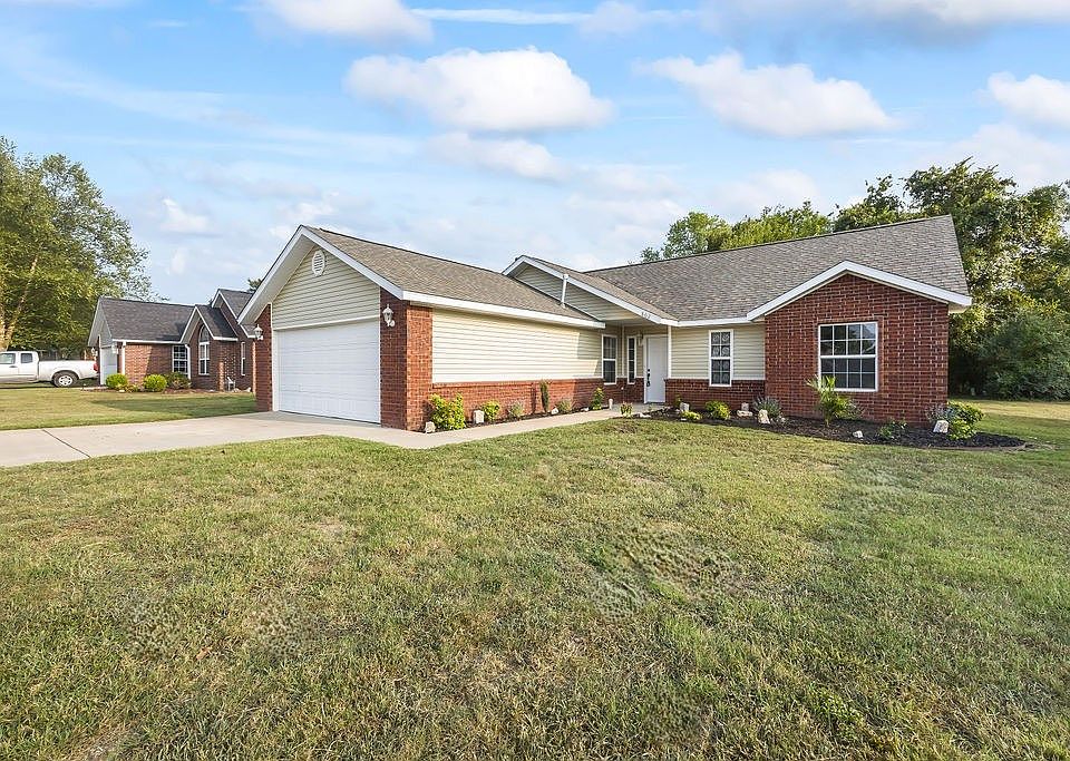 1st image of 802 Amanda Dr